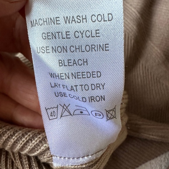 🛍️ NWT Luchiano Visconti Taupe color sweater size medium - Picture 2 of 8